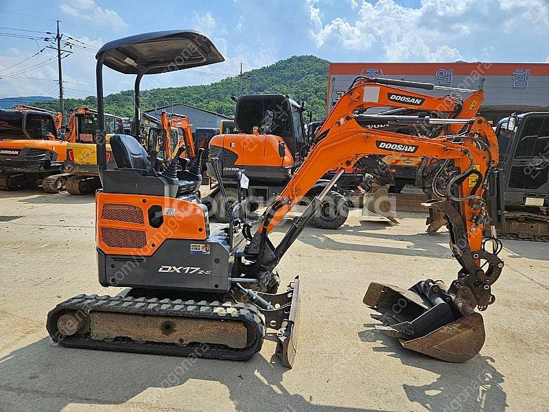 중고미니굴삭기 두산 DX17 코끼리집게 2019년식 중...--1