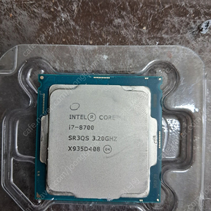 하자있는 i7 8700 CPU 단품 우체국 택포 4만6천원 판매합니다 (내용있음)