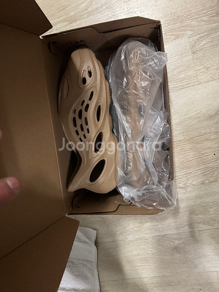 아디다스이지폼러너275판매합니다.--0