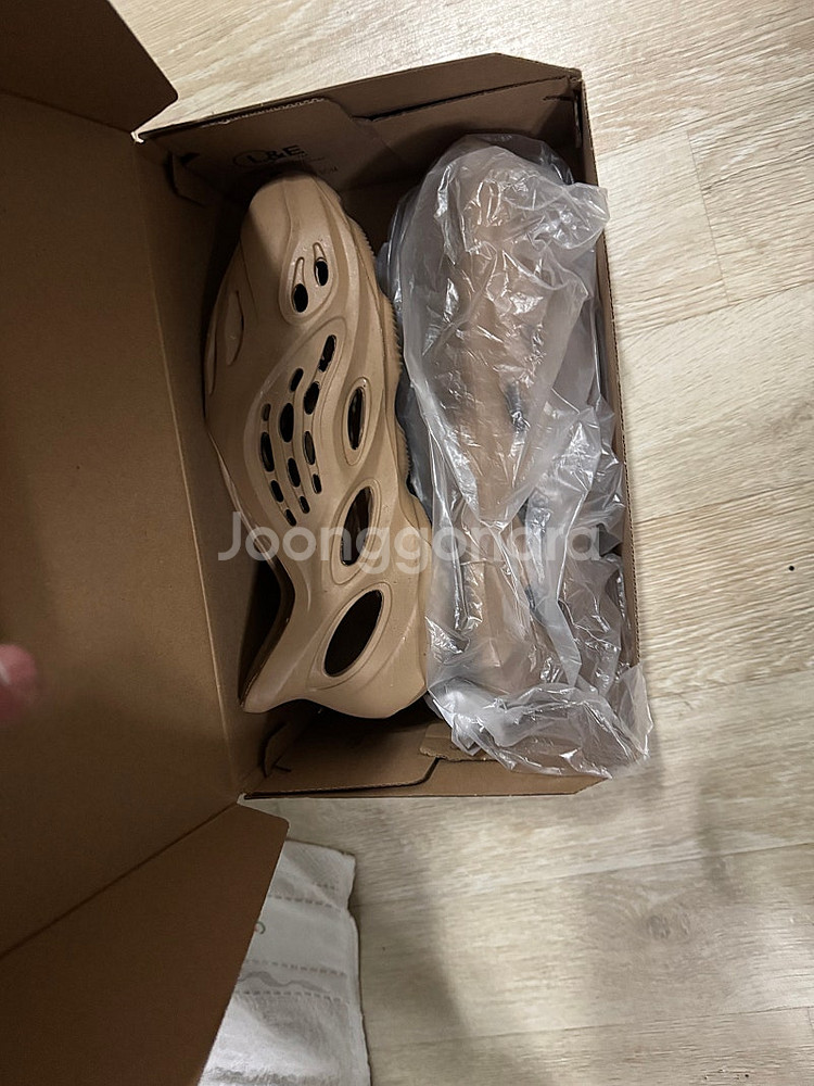 아디다스이지폼러너275판매합니다.--1