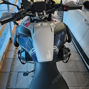 BMW1250GS 어드방트로피컬러