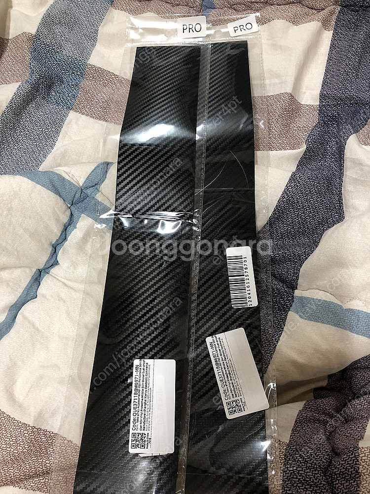 PS5 pro용 하이그로시 보호필름 카본패턴 2개팝니다--0