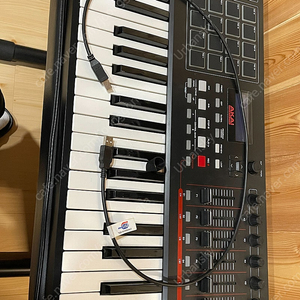 AKAI MPK249 (일부 벨로시티 고장) 처분합니다