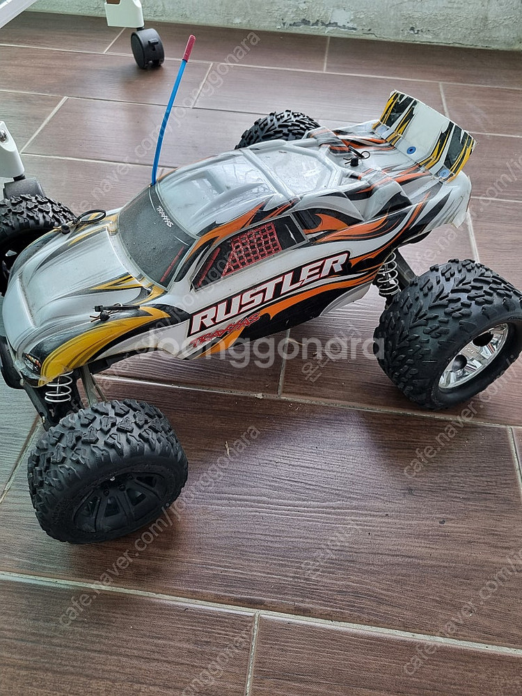 무선조정 RC카 트랙사스 러슬러 2WD 브러쉬리스--0