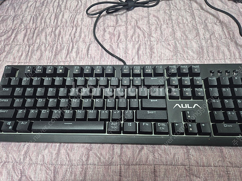 아우라 유선 게이밍 키보드 팝니다.--2