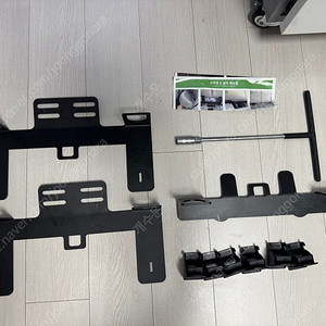 ISOFIX 브라켓 2개 팝니다. (개별판매가능)