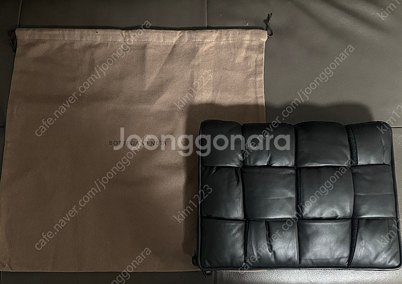 보테가 베네타. 패딩 클러치 (새상품) (60만원)--0