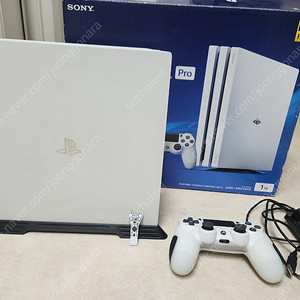 PS4 PRO 플스4 프로 9.0 팝니다