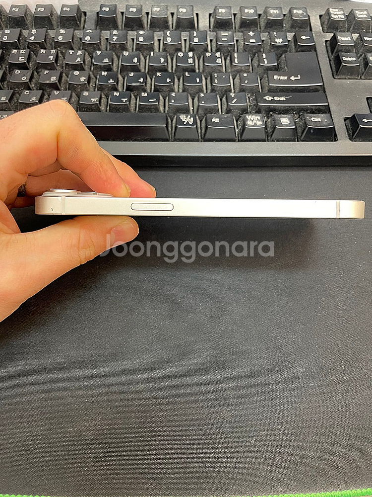 아이폰14 화이트 256GB 상태좋은 중고55만팝니다.--4