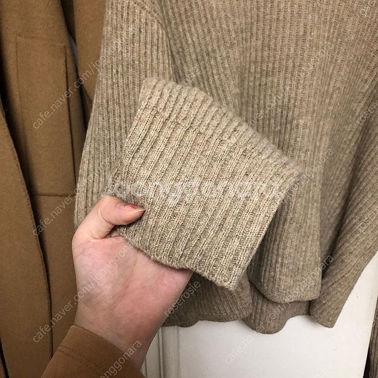 헤더먼트 누이슈 후드 니트 비스킷 컬러 판매합니다--3