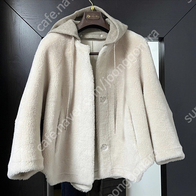 핑크 아이보리 무스탕 케이프 이미지