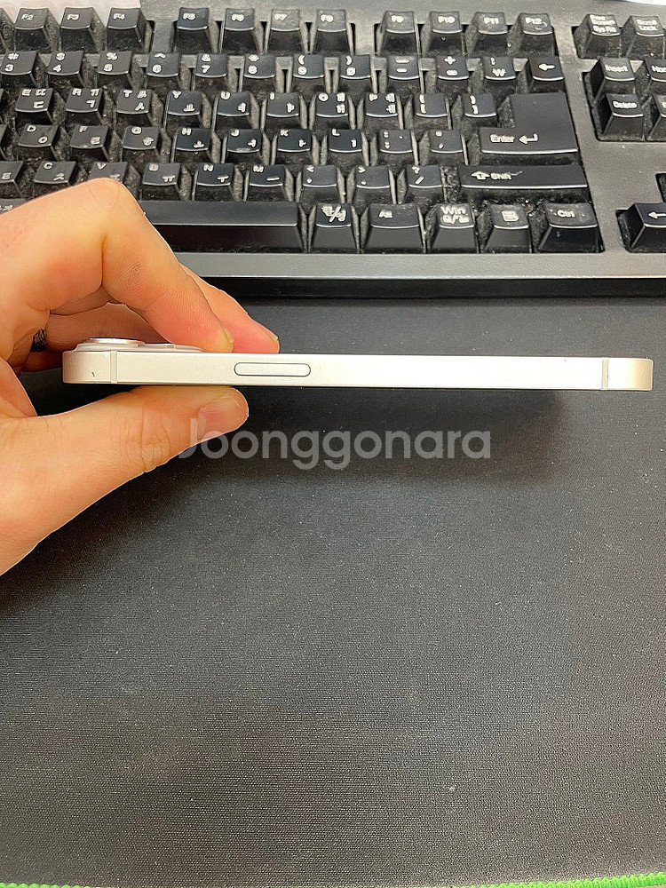 아이폰14 화이트 256GB 상태좋은 중고55만팝니다.--4