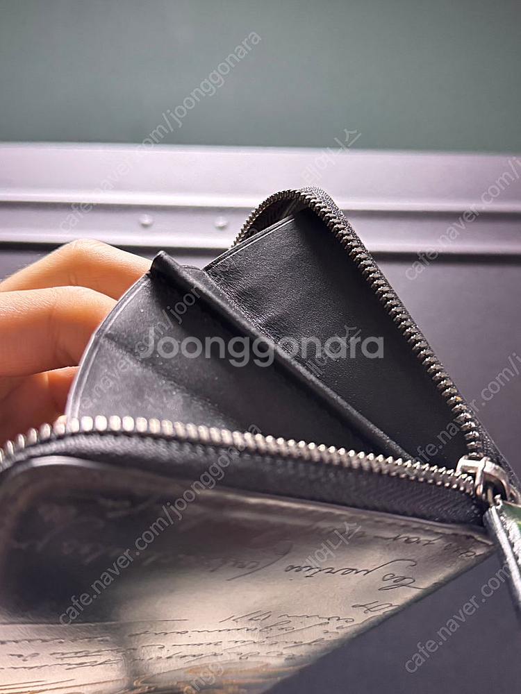 berluti 벨루티 이타우바 장지갑 에메랄드 골드 파...--4