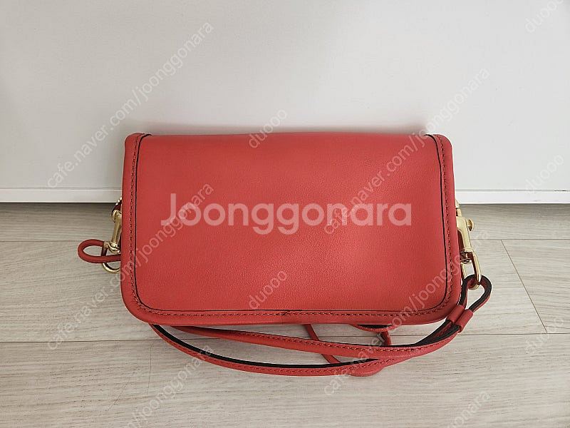 코치 클래식 미니 가방 팔아요--1