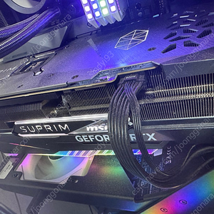 MSI GEFORCE RTX4090 SUPRIM X 그래픽카드 입니다.