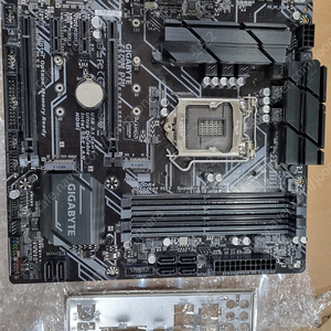 기가바이트 Z370M-D3H 메인보드 판매합니다. 인텔 8,9세대 CPU 사용가능 서울직거래