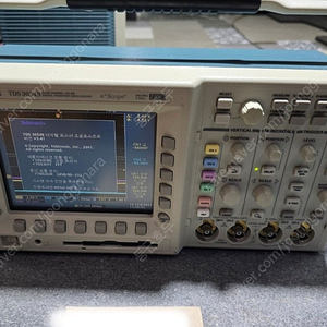 Tektronix TDS3054B 오실로스코프