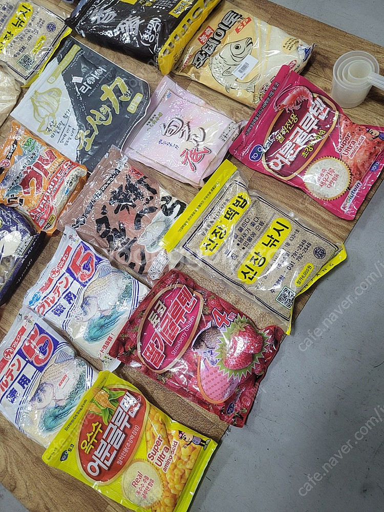 낚시 떡밥 글루텐 집어제 24봉 미사용 3봉포함 계량컵...--1