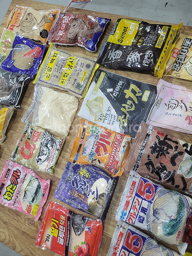 낚시 떡밥 글루텐 집어제 24봉 미사용 3봉포함 계량컵...--2
