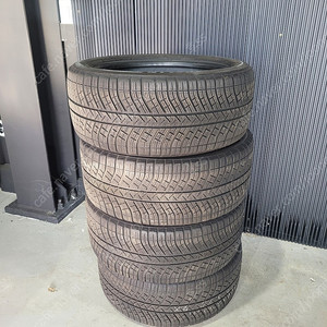 미쉐린 윈터타이어 Pilot Alpin 5 SUV 275/45R20 한대분 판매합니다.