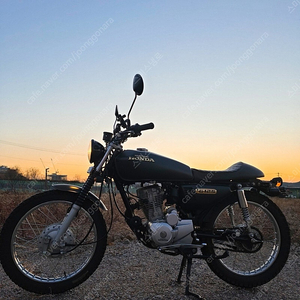 22년식 Honda CG125 카페레이서 불랙 풀커스텀 캠핑 여행용 낚시 골프 등산 레저 유투브 바이크 cg 125