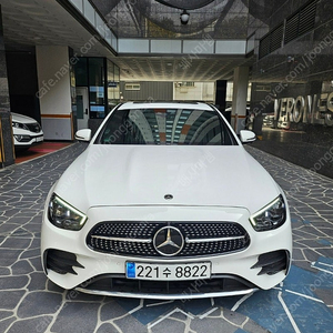 2023년 7월식 W213 벤츠 E250 AMG line 판매합니다.(흰색 / 베이지 시트)