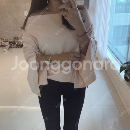 <새옷> 오프숄더 티셔츠 베이비핑크 마드모아젤--4