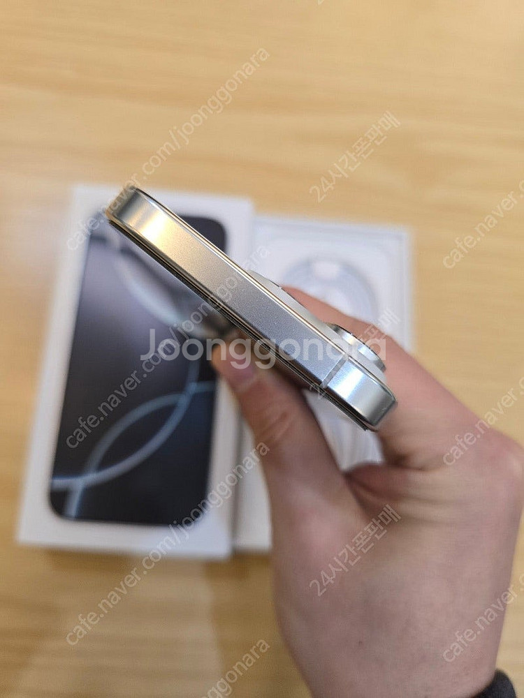 아이폰16프로화이트티타늄128gb 자급제폰판매합니다--4