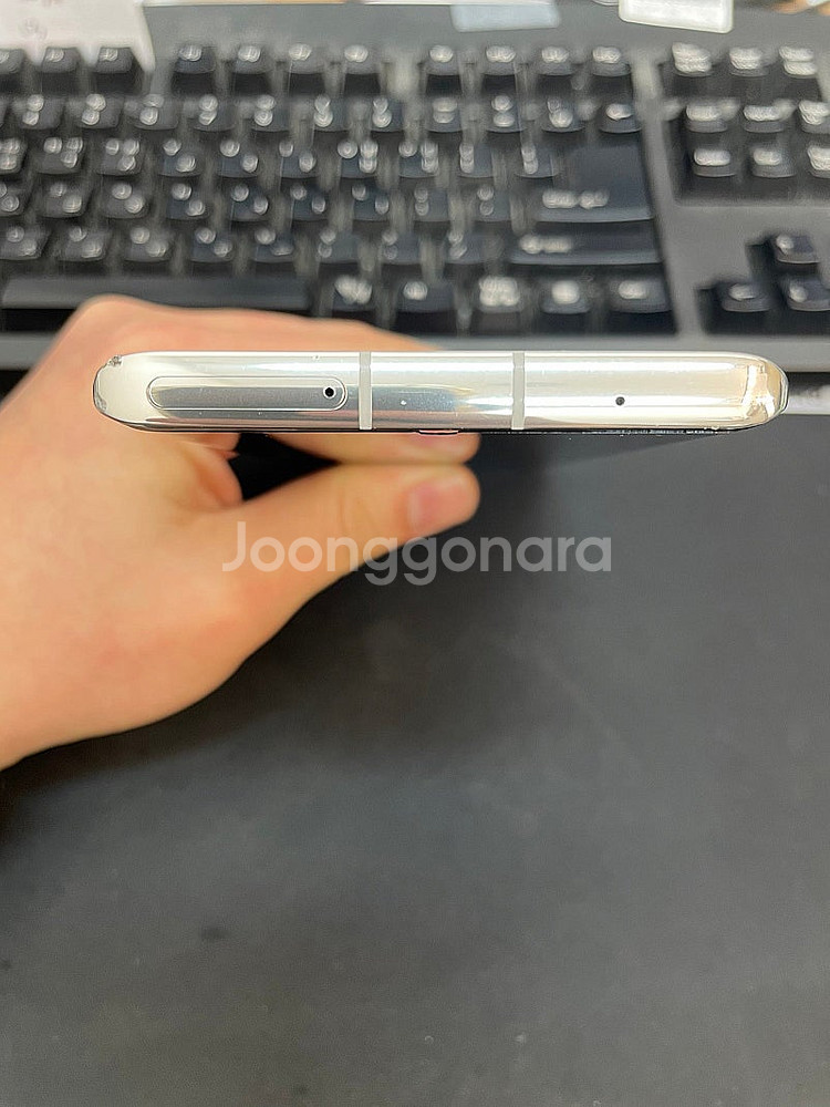 LG벨벳 화이트 128GB 상태좋은 중고13만팝니다.--4