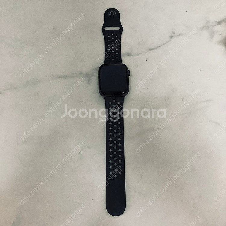 애플워치 나이키 SE 블랙 44mm 케이블포함 14만원 판매합니다!--0