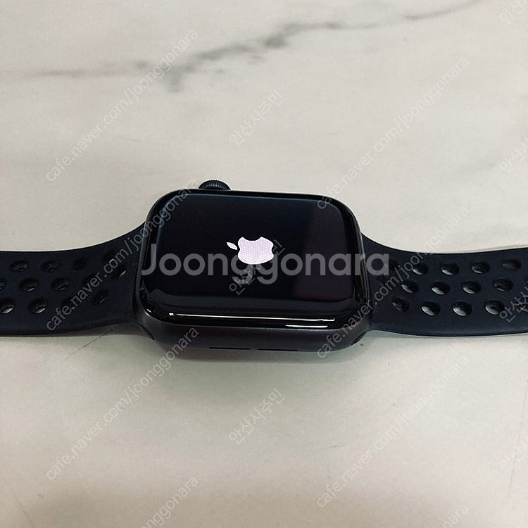 애플워치 나이키 SE 블랙 44mm 케이블포함 14만원 판매합니다!--2
