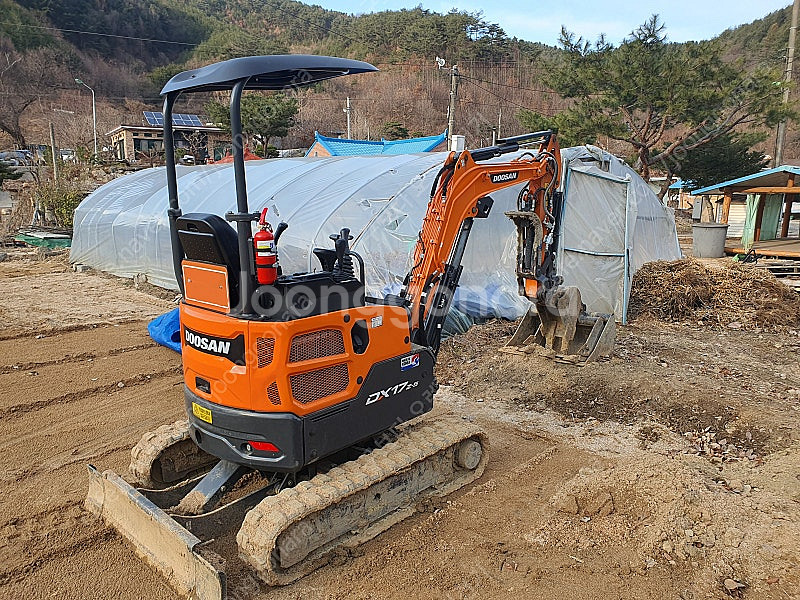 중고미니굴삭기 두산 ZX17 포크레인 22년식 코끼리집...--1