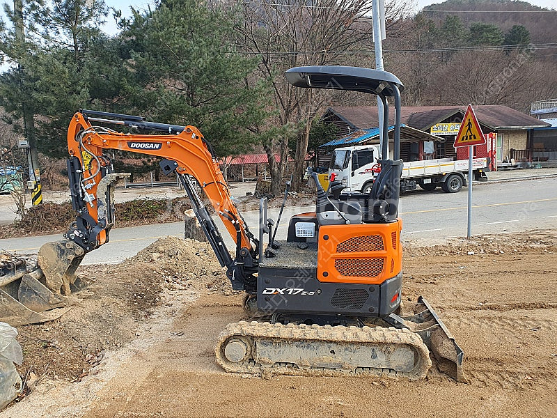 중고미니굴삭기 두산 ZX17 포크레인 22년식 코끼리집...--3