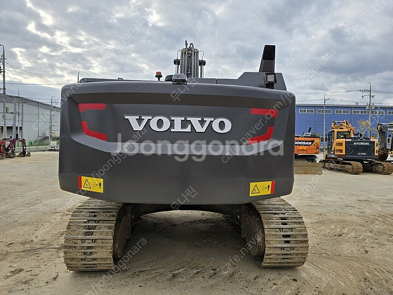 볼보 EC300E 2020년식 가동8천 10 궤도형 중고굴삭기--3