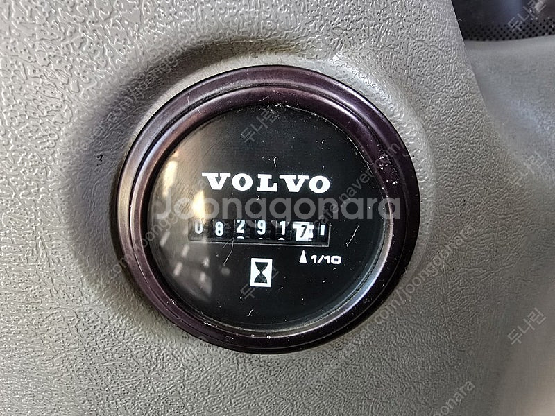 볼보 EC300E 2020년식 가동8천 10 궤도형 중고굴삭기--9