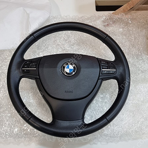 BMW F10 528i 순정 핸들