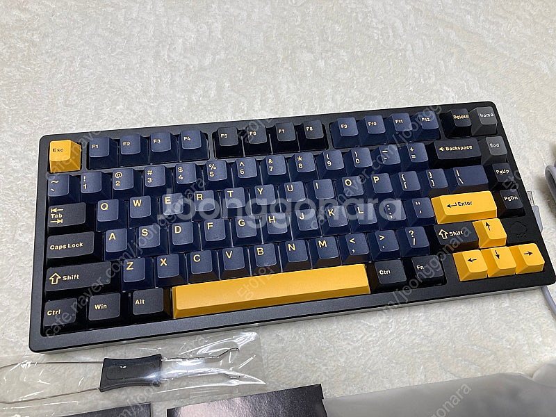 레인 기계식 키보드 RGB 판매 합니다.--2