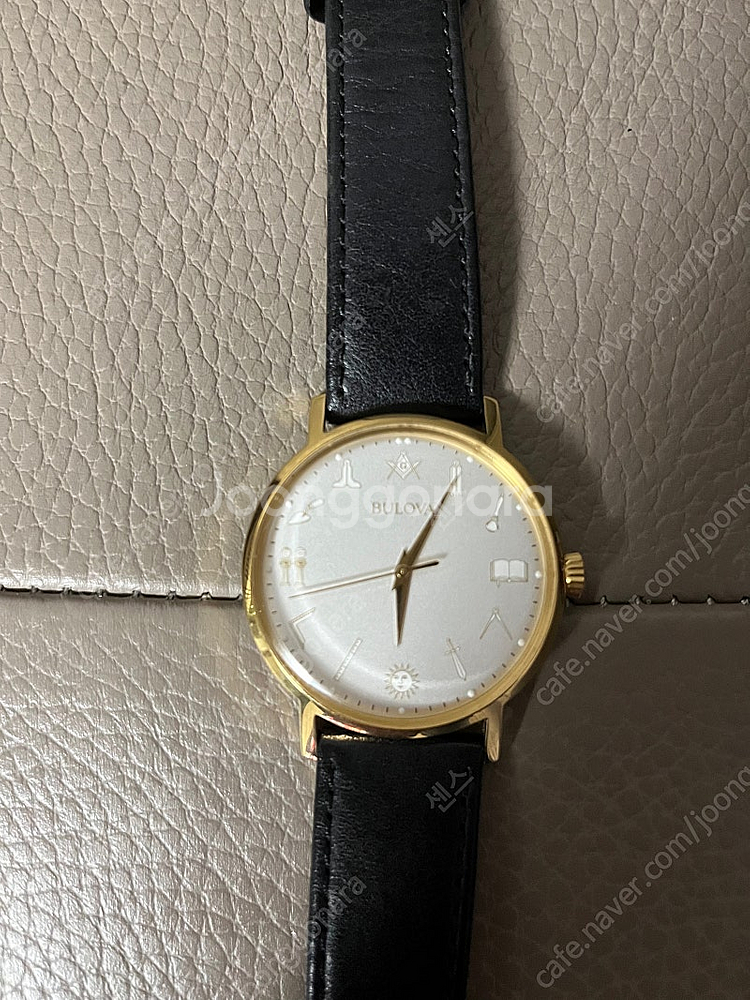 부로바 97A149 쿼츠시계 팝니다--1