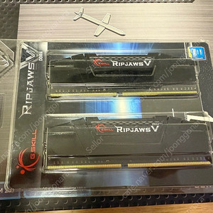 지스킬 립죠스 메모리 램 DDR4 32G(16GBx2) 4000 CL18 B다이 9만원에 판매합니다