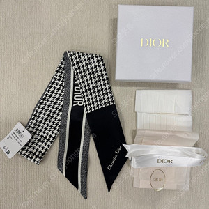 새상품 미착용 텍O 정품 디올 DIOR 몽테인 미차 스카프