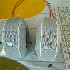 JBL Pebbles