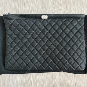 샤넬 보이 은장 클러치