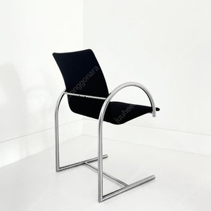 Metaform circle chair (Black)