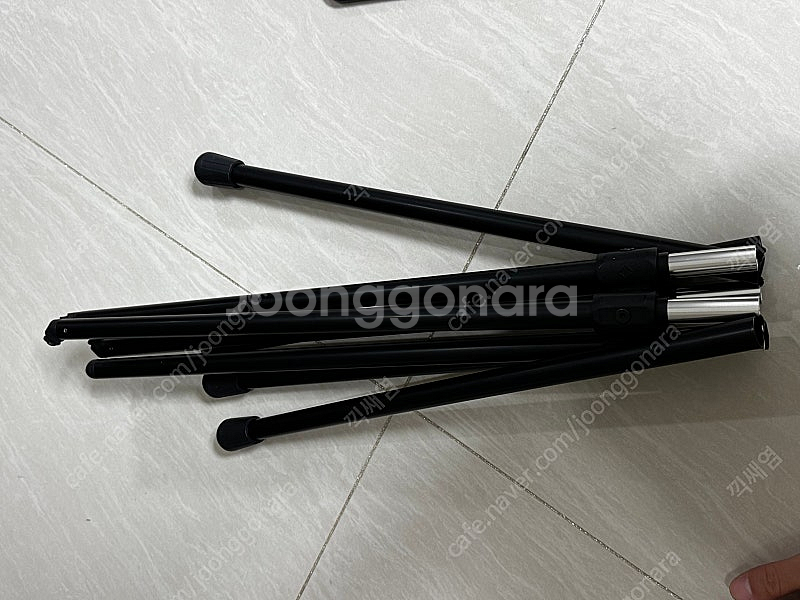 헬리녹스 네이버후드 카페테이블 블랙 팝니다--2