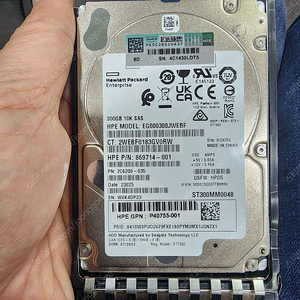 HPE gen11 서버용 sas 300gb 디스크 팝니다.