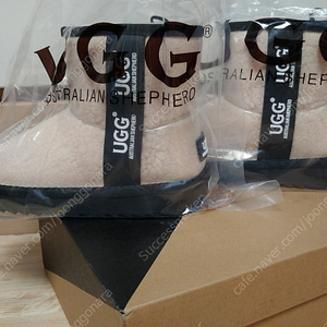 [새상품] UGG 키즈 185~195 부츠 ﻿Kids Coated ClassicAS3032K﻿ 크림 양털 부츠 방한 방수