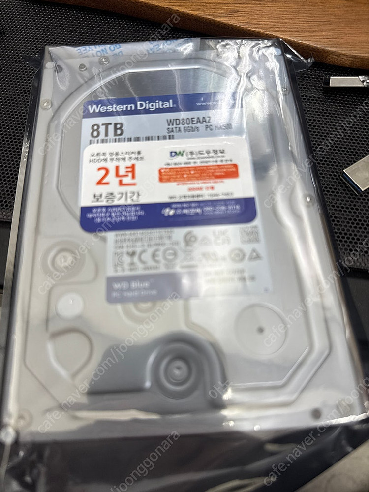 WD BLUE HDD 8TB 미개봉 팝니다. WD80EAZZ 하드디스크--0