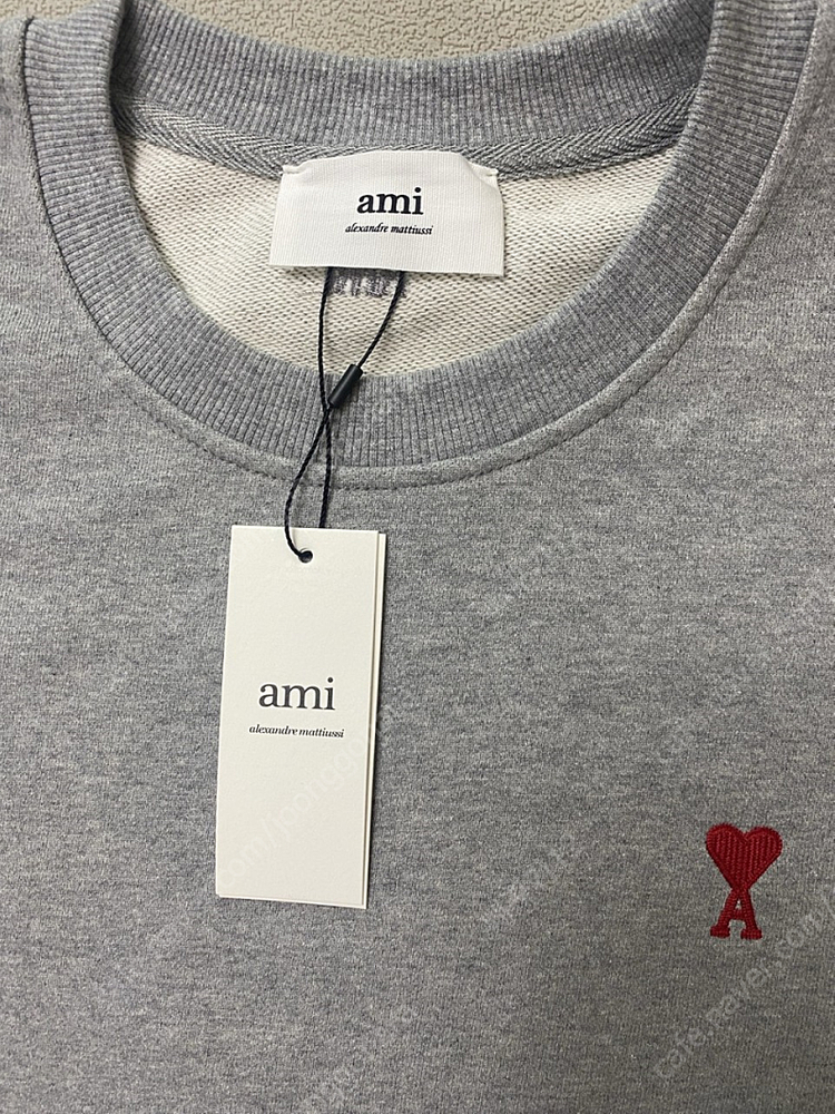 - 새상품 - 아미 스몰하트 로고 크루넥 맨투맨 이미지