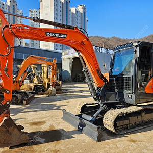 두산 DX55MT-5 2017년식 가동3900 회전라인 고무패드 02 중고굴삭기