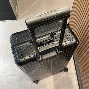 RIMOWA 리모와 캐리어 트렁크플러스 블랙 팝니다